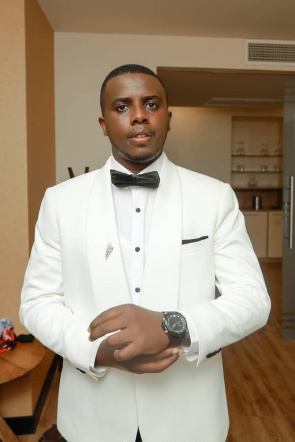 Davis Akampurira